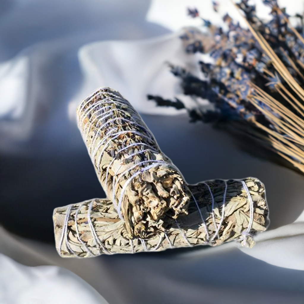 Weisser Salbei Smudge Stick mit Lavendel ( Salvia apiana) Weisser Salbei Smudge Stick mit Lavendel ( Salvia apiana)